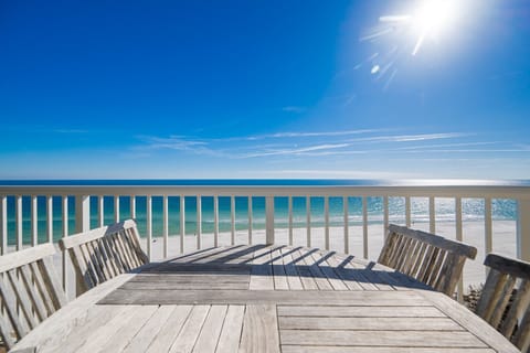 Condo, 2 Bedrooms | Property grounds