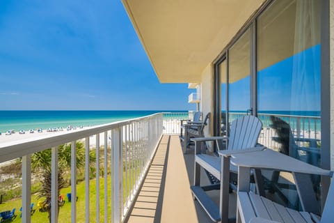 Condo, 3 Bedrooms | Property grounds