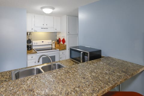Condo, 1 Bedroom | Private kitchen | Fridge, oven, coffee/tea maker