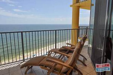 Condo, 3 Bedrooms | Property grounds