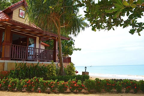Bungalow, Beachfront | Desk, rollaway beds, free WiFi