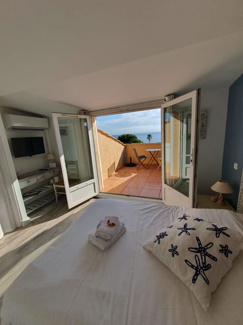 Panoramic Double Room | Individually decorated, individually furnished, laptop workspace