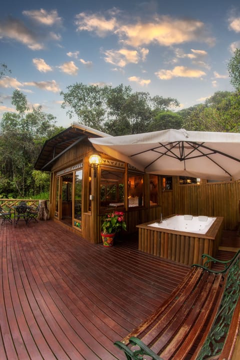Luxury Studio Suite, 1 King Bed, Hot Tub, Garden View | Premium bedding, minibar, in-room safe, individually decorated