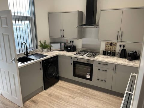 House | Private kitchen | Fridge, microwave, oven, stovetop