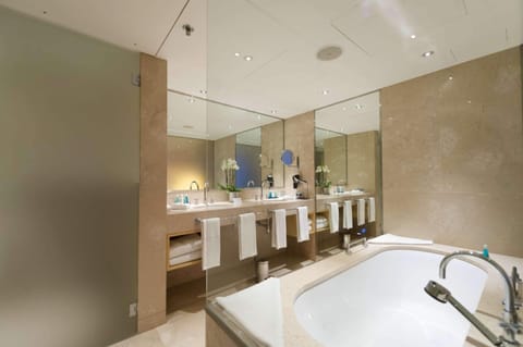 Suite (Senator) | Premium bedding, in-room safe, desk, blackout drapes