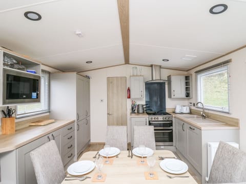 Dishwasher, cookware/dishes/utensils