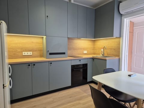 Economy Apartment | Private kitchen | Electric kettle