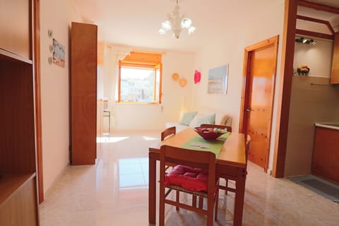 House, 1 Bedroom, City View | Dining