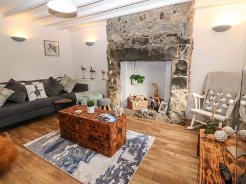 Cottage | Living area