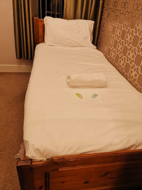 Individually furnished, desk, laptop workspace, free WiFi