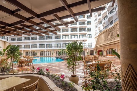 2 outdoor pools