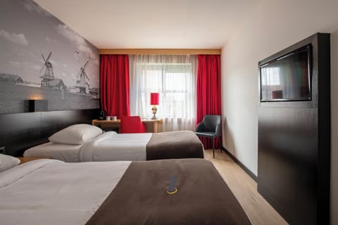 Comfort Room, 2 Twin Beds | In-room safe, desk, iron/ironing board, free cribs/infant beds