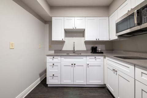 Suite, 1 King Bed, Non Smoking, Courtyard View | Premium bedding, iron/ironing board, free WiFi, bed sheets