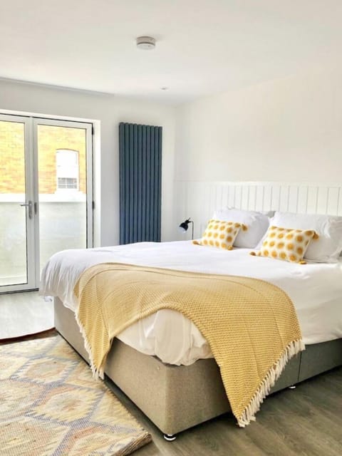 Executive Cottage | Desk, soundproofing, iron/ironing board, free WiFi