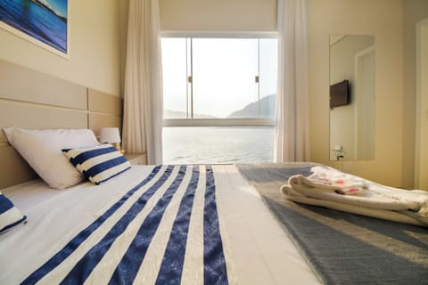 Family House | Blackout drapes, free WiFi, bed sheets