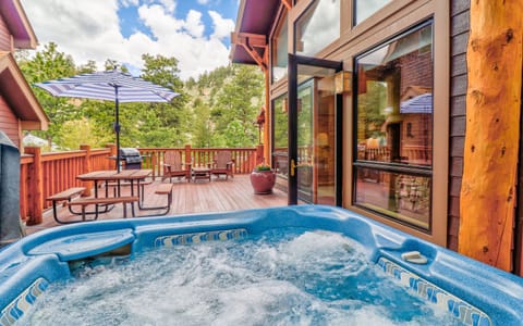 Hot Tub Studio Great Room | View from room