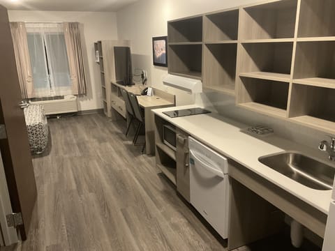 Queen Suite w/ Dishwasher (Dishes/Cookware Included) Accessible Roll-in Shower | 1 bedroom, desk, laptop workspace, blackout drapes