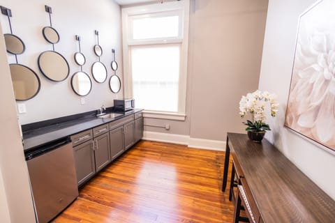 Premium bedding, iron/ironing board, free WiFi, bed sheets