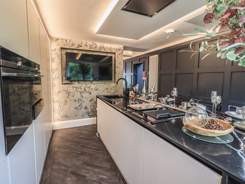 Dishwasher, cookware/dishes/utensils