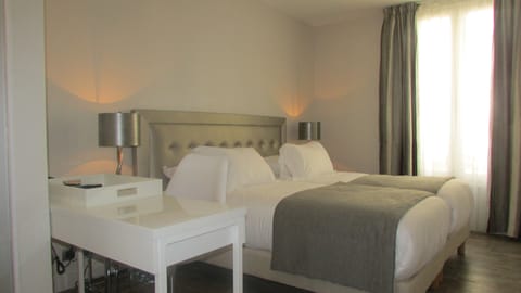 Apartment, 2 Bedrooms | Desk, iron/ironing board (on request), WiFi (free), alarm clocks