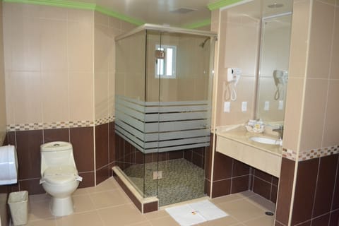 Suite, Sauna | Bathroom | Bathtub, free toiletries, hair dryer, slippers