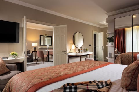 Classic Suite | Premium bedding, in-room safe, desk, laptop workspace