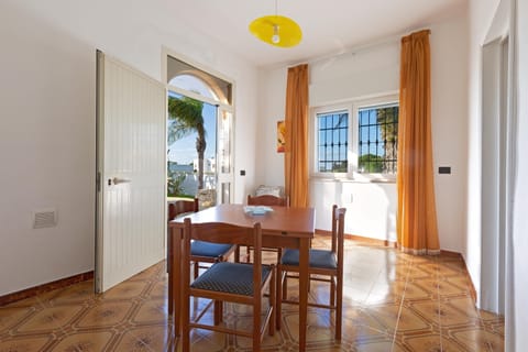 Villa | Dining room