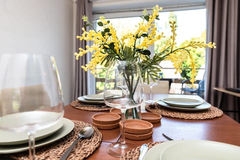 Basic Room | In-room dining