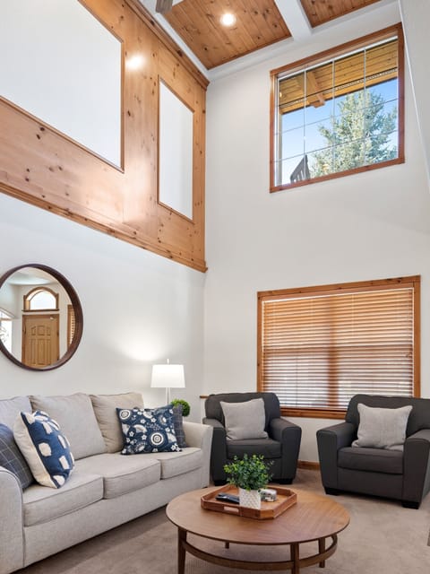 House, 4 Bedrooms | Living area