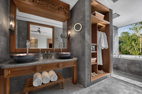 Separate tub and shower, free toiletries, hair dryer, slippers