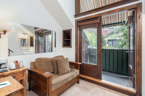Studio | Living area | Streaming services