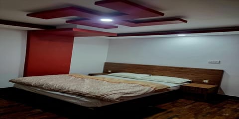 Deluxe Room | Desk, free WiFi, bed sheets