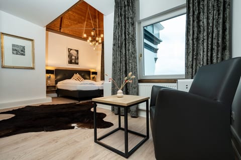 Deluxe Studio Suite | Free WiFi, bed sheets