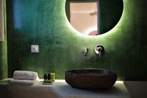 Premium Double Room, Sea View | Bathroom | Shower, hydromassage showerhead, hair dryer, slippers