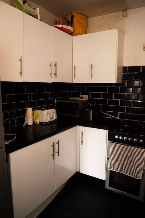 House | Private kitchen | Fridge, microwave, oven, stovetop