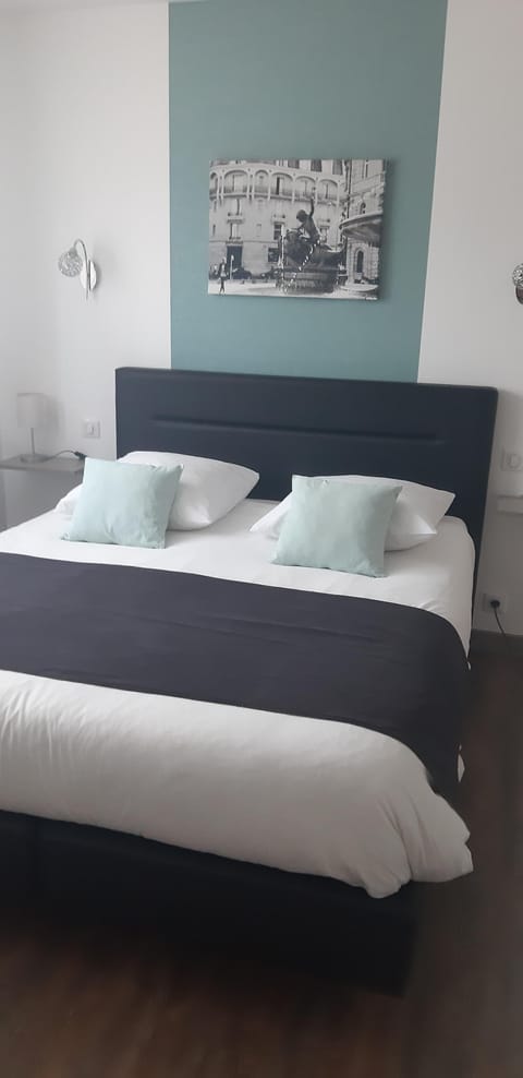 Family Room | Desk, travel crib, free WiFi, bed sheets