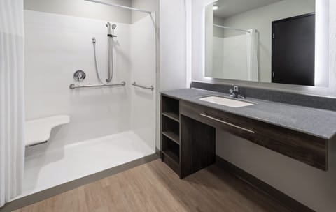 Room, 1 Queen Bed, Roll-in Shower | Bathroom | Combined shower/tub, free toiletries, hair dryer, towels