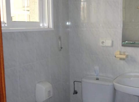 Bathtub, free toiletries, hair dryer, bidet