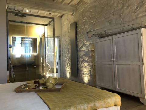 Luxury Apartment | Free cribs/infant beds, bed sheets