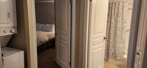 Corner One Bedroom & Den | Iron/ironing board, free WiFi, bed sheets