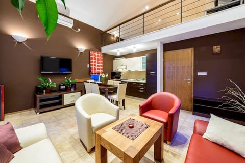 102-cm TV with cable channels