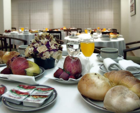 Daily buffet breakfast for a fee