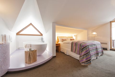 Junior Suite, Balcony | Hypo-allergenic bedding, down comforters, in-room safe