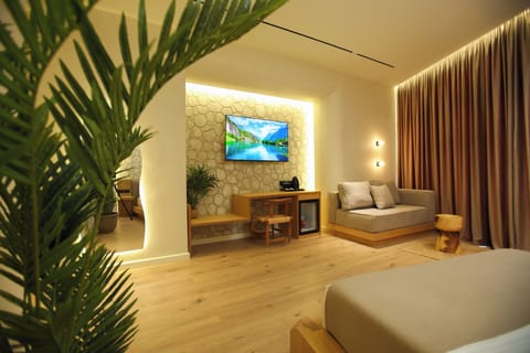 Deluxe Double Room, 1 Bedroom | Desk, laptop workspace, free WiFi, bed sheets