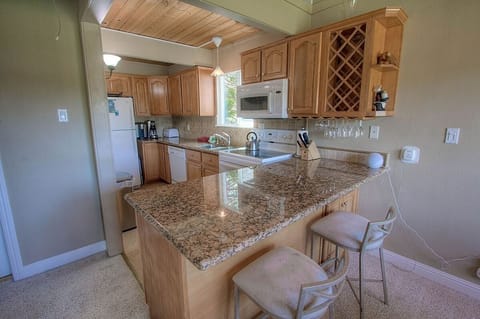 Condo, 3 Bedrooms | Private kitchen | Fridge, coffee/tea maker, toaster