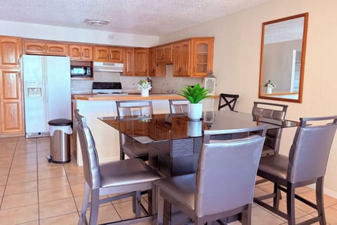 Room, Non Smoking, Kitchenette (3 Full Beds) | Private kitchenette | Coffee/tea maker