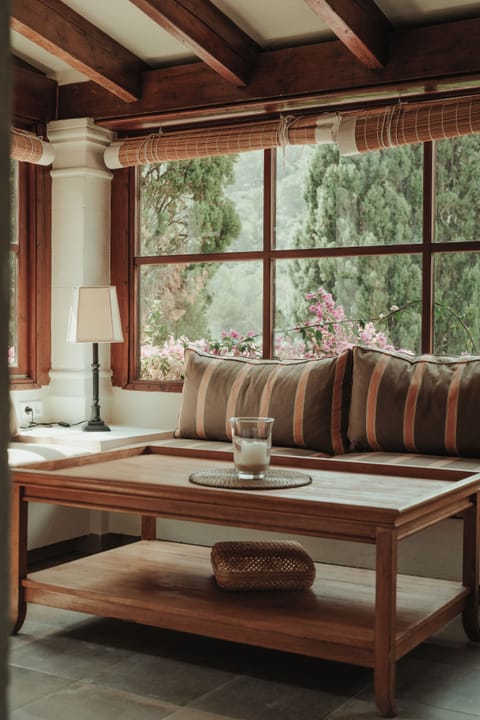 Senior Suite | Premium bedding, in-room safe, desk, laptop workspace