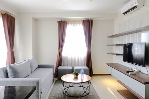 Deluxe Apartment, 3 Bedrooms | Living area
