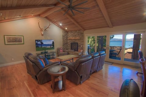 Condo, 3 Bedrooms | Living area