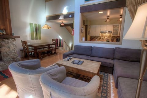 Condo, 3 Bedrooms | Living area